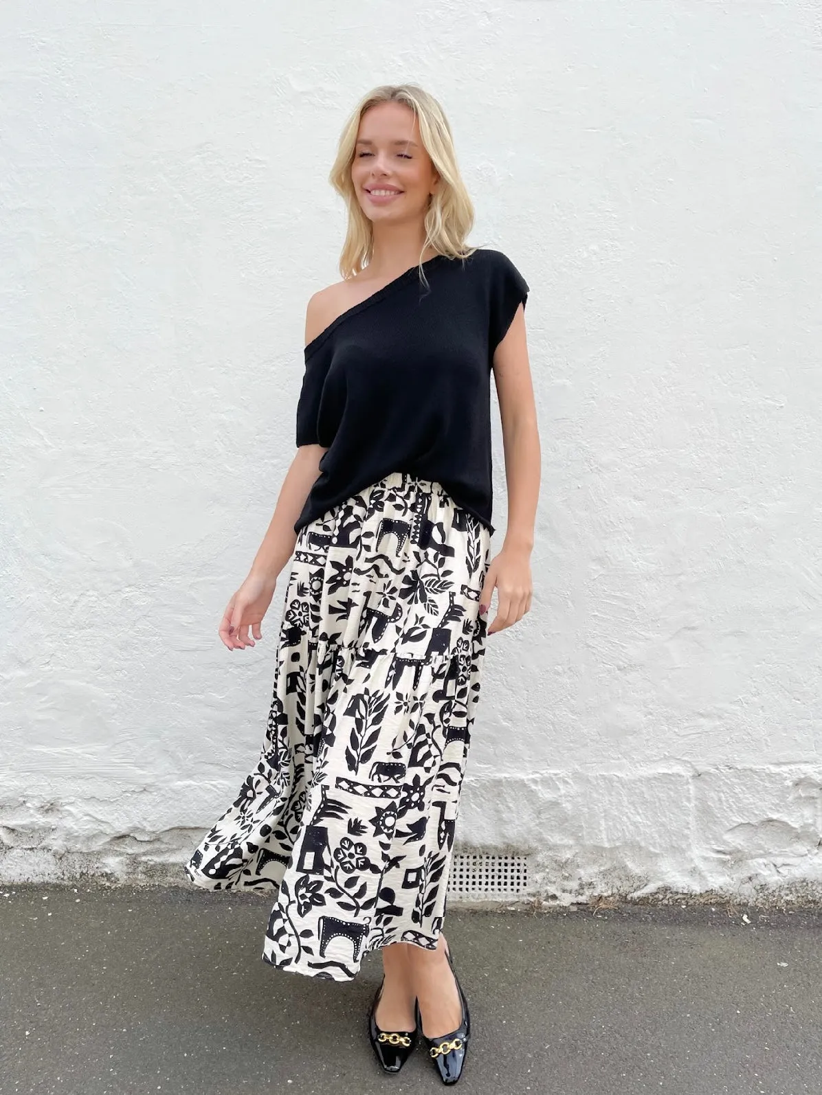 Asymmetrical Knit : Black