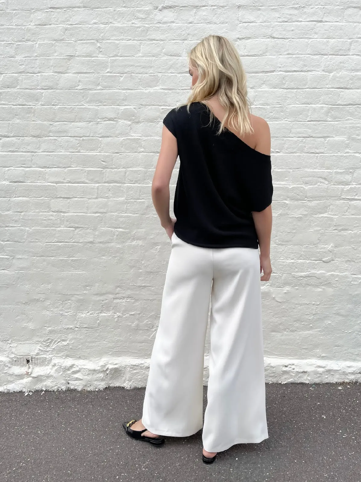 Asymmetrical Knit : Black