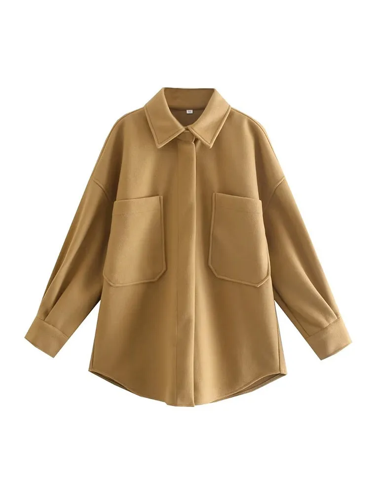 Casual long-sleeved blouse with pockets - Comfortable and versatile - Stylish design for modern women