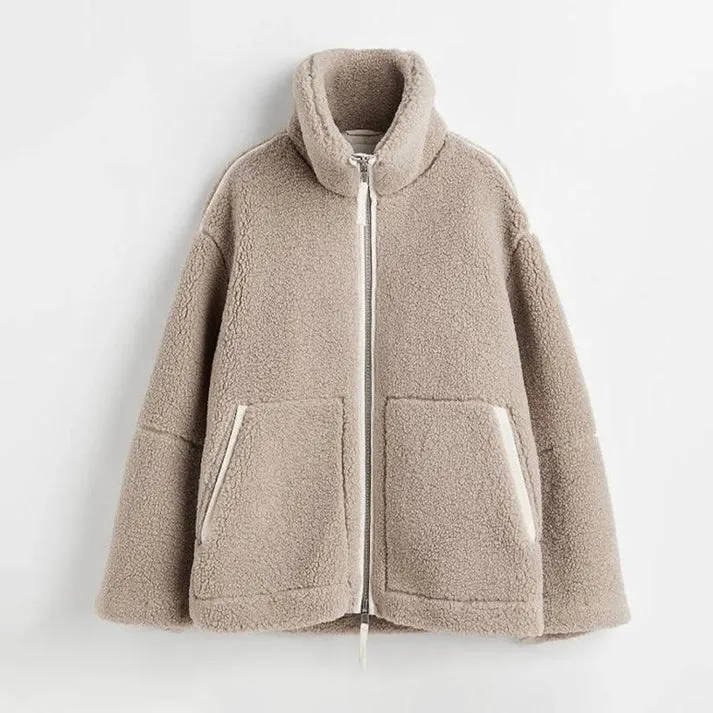 Elegant and cozy women's teddy winter coat for warmth