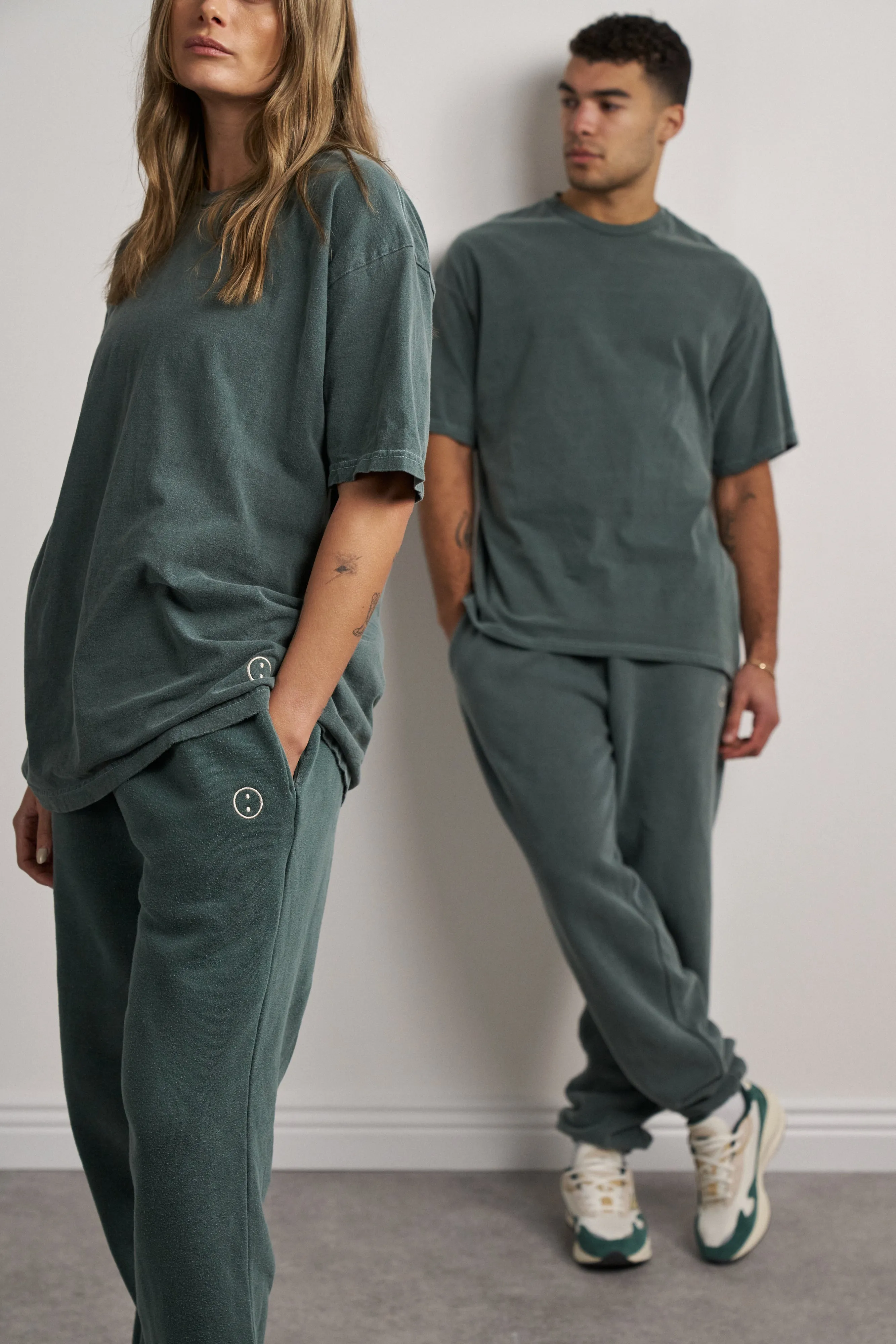 Essentials Vintage Washed Tee - Forest