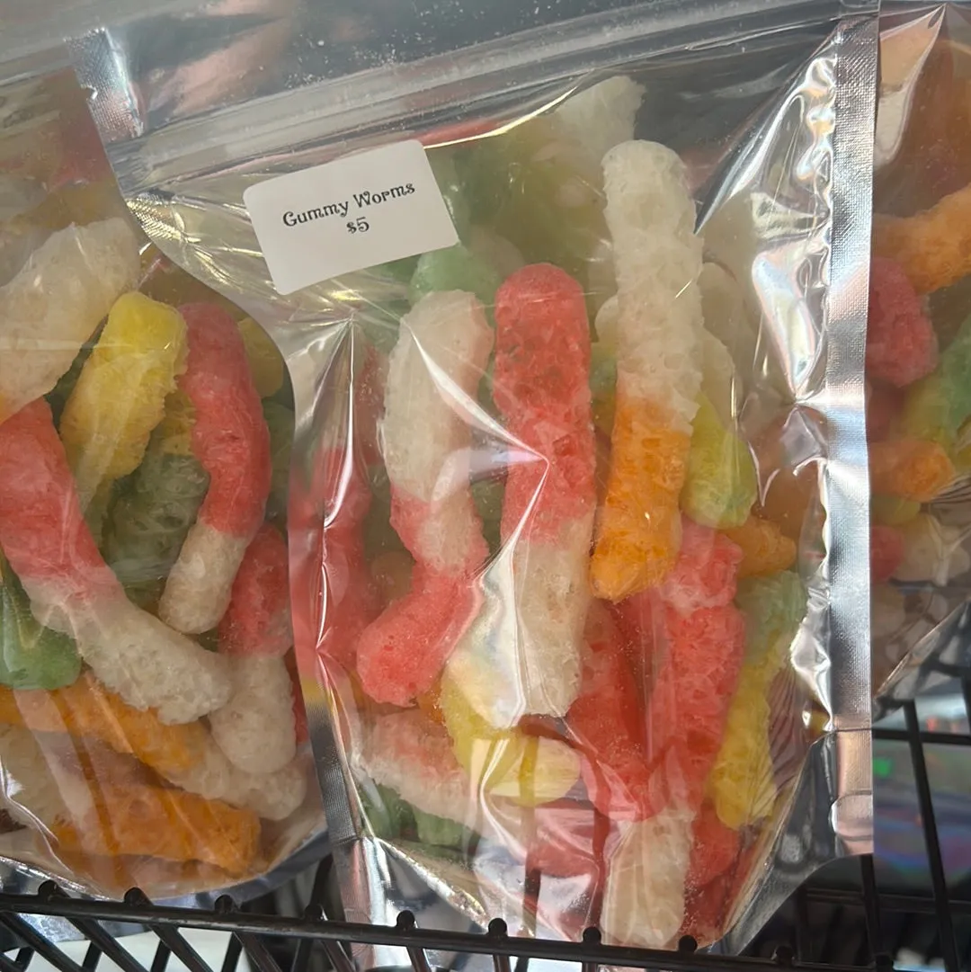 Gummy worms (freeze dried)