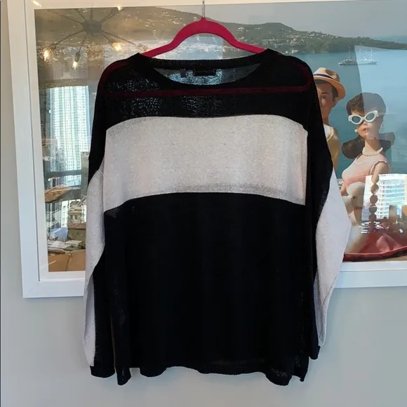 💕HP💕525 America black and white Striped sweater