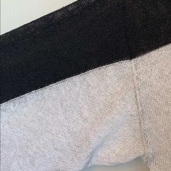 💕HP💕525 America black and white Striped sweater