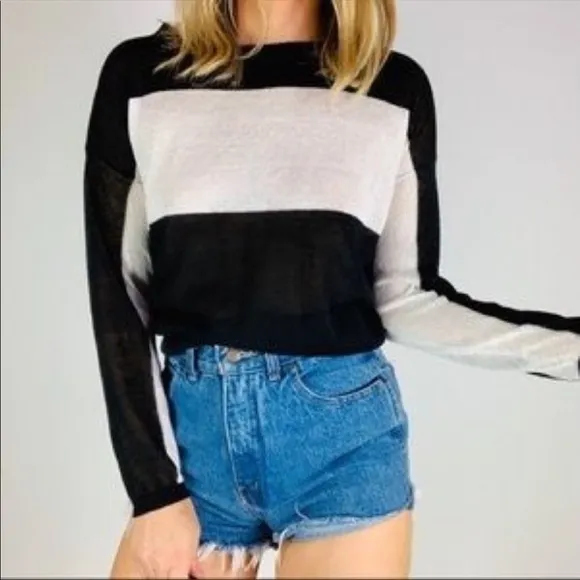 💕HP💕525 America black and white Striped sweater