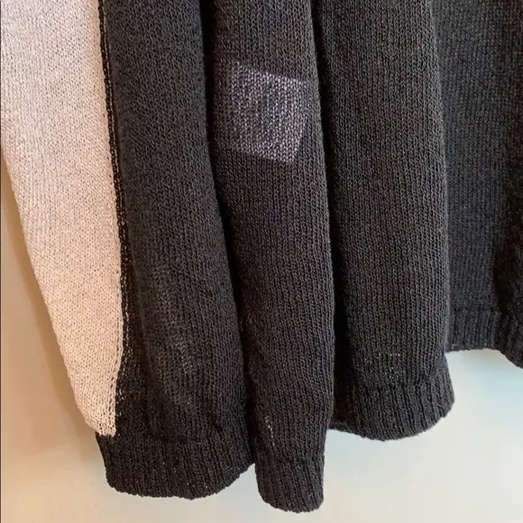 💕HP💕525 America black and white Striped sweater