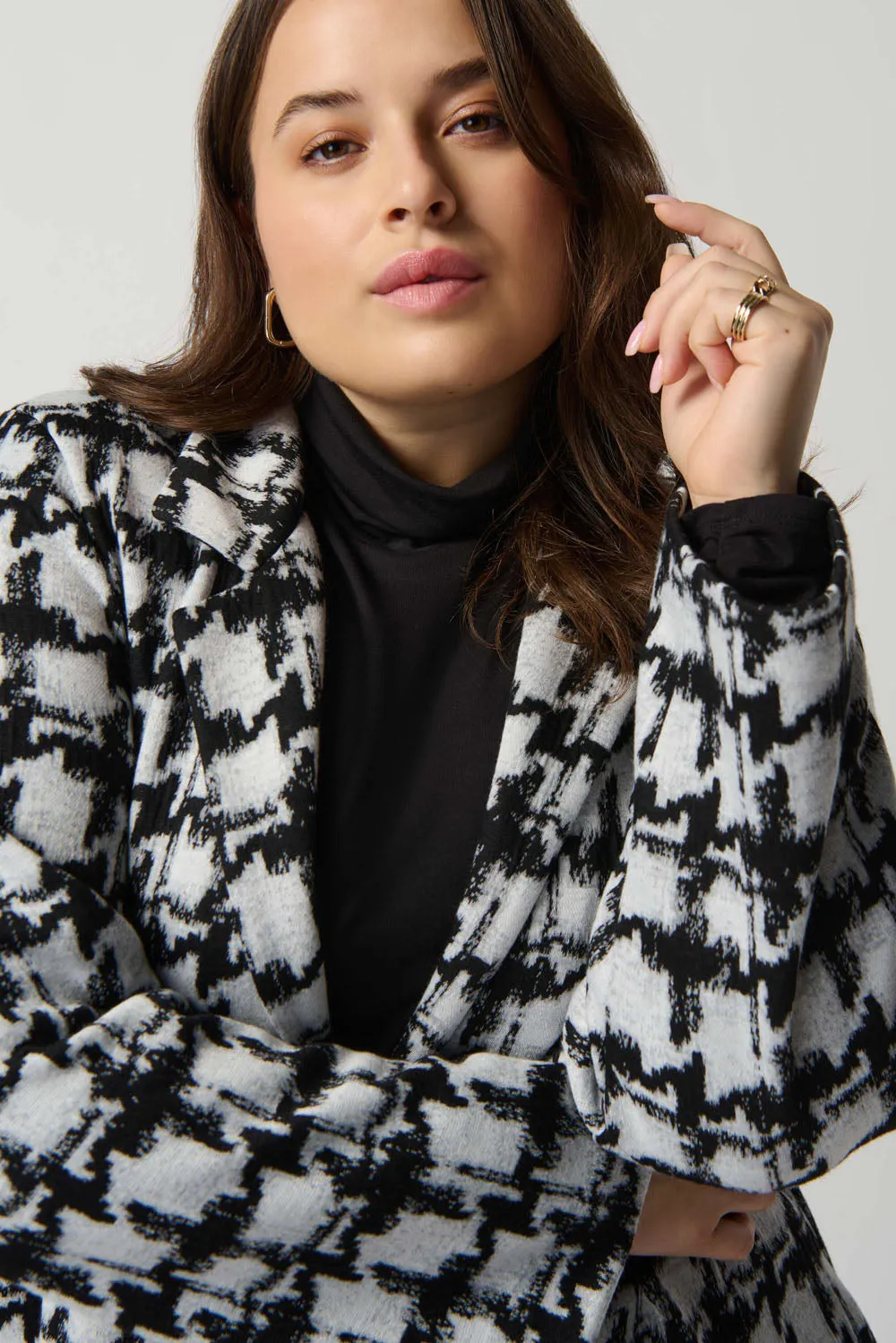 Joseph Ribkoff Off-White/Black Houndstooth Jacquard Knit Boxy Coat Style 234121