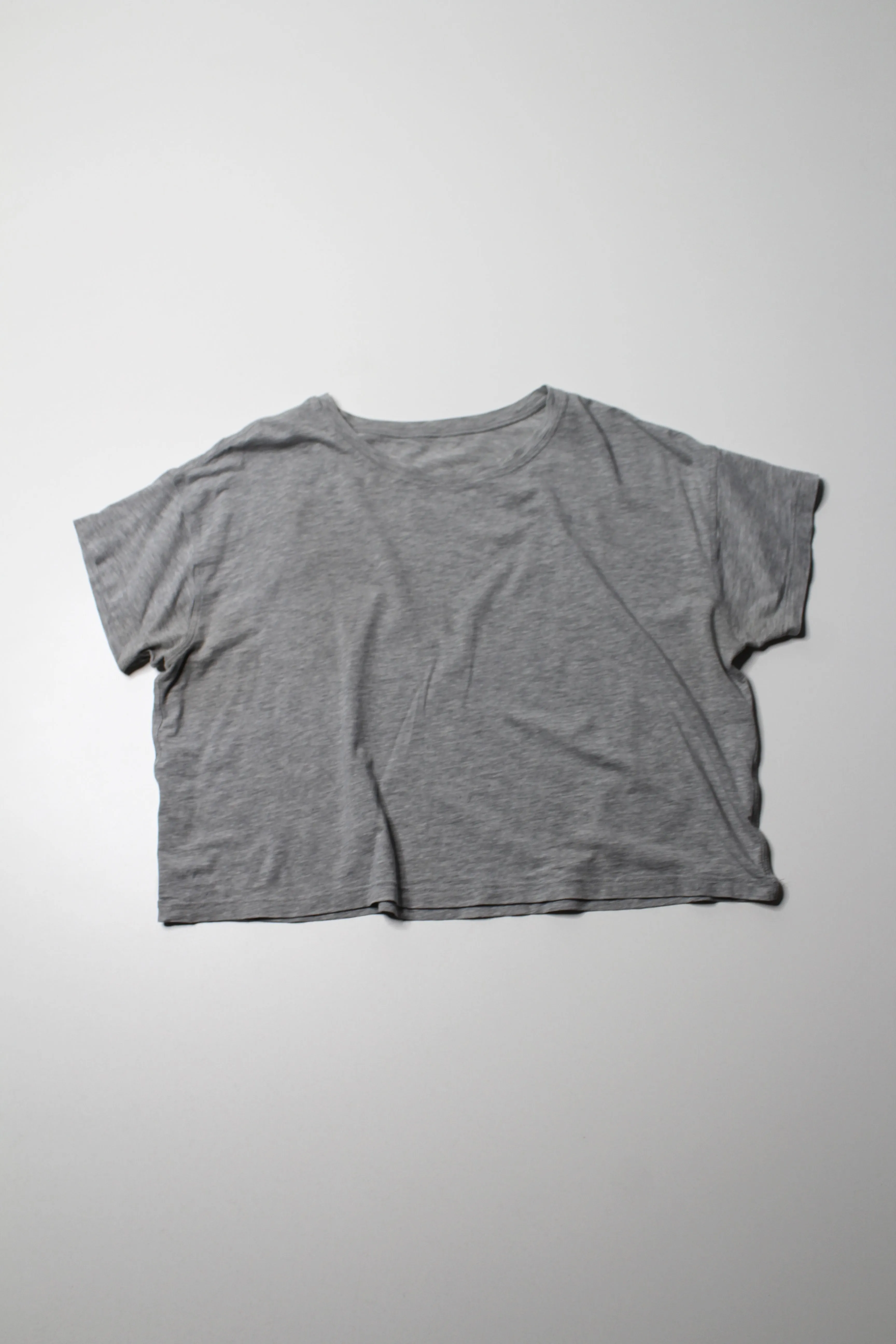 Lululemon heathered grey ‘cortes’ cropped t shirt, no size. fits like 6 (loose fit)