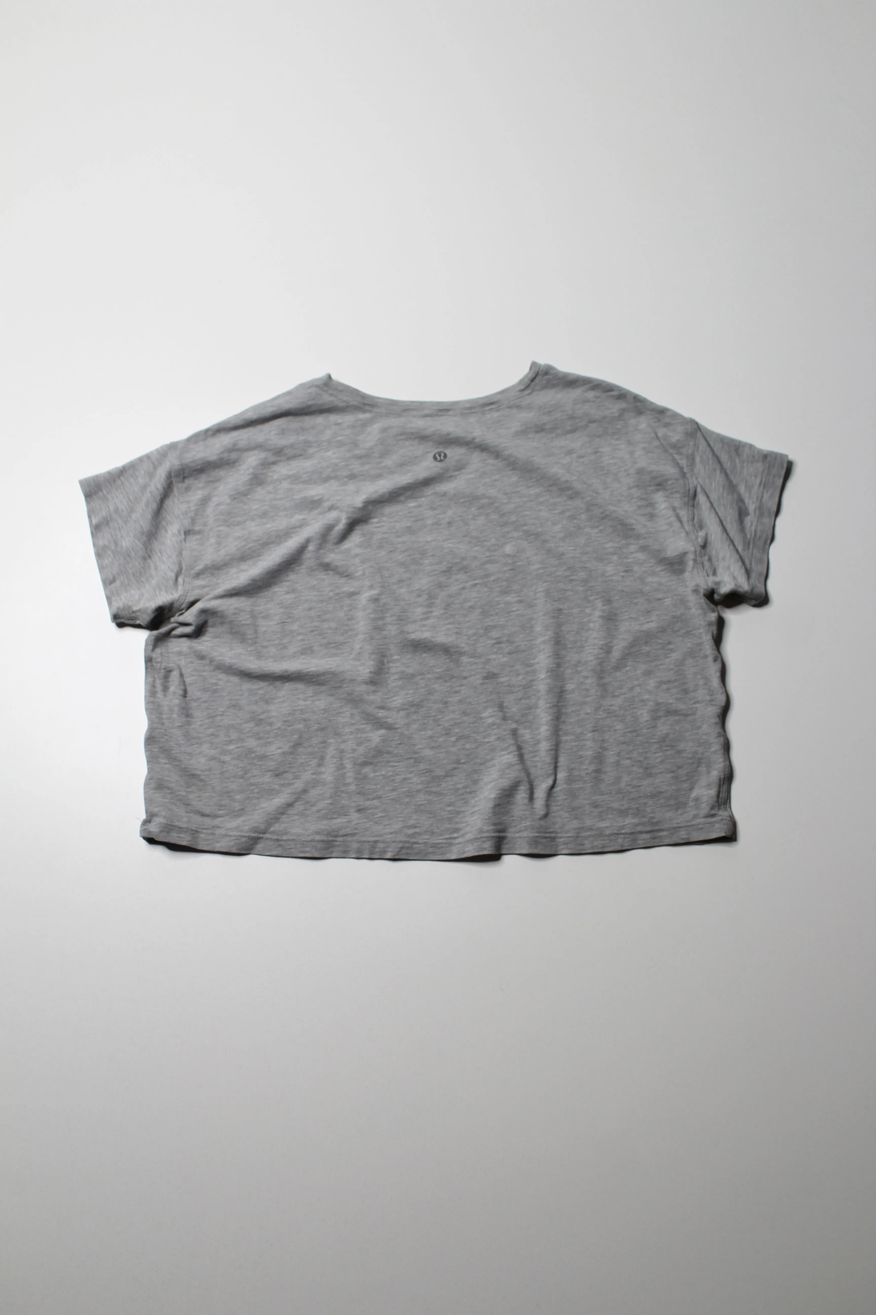 Lululemon heathered grey ‘cortes’ cropped t shirt, no size. fits like 6 (loose fit)