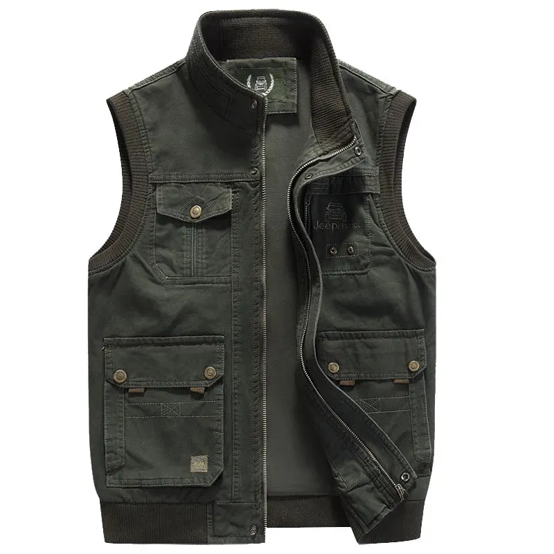 Men's rugged multi-pocket vest