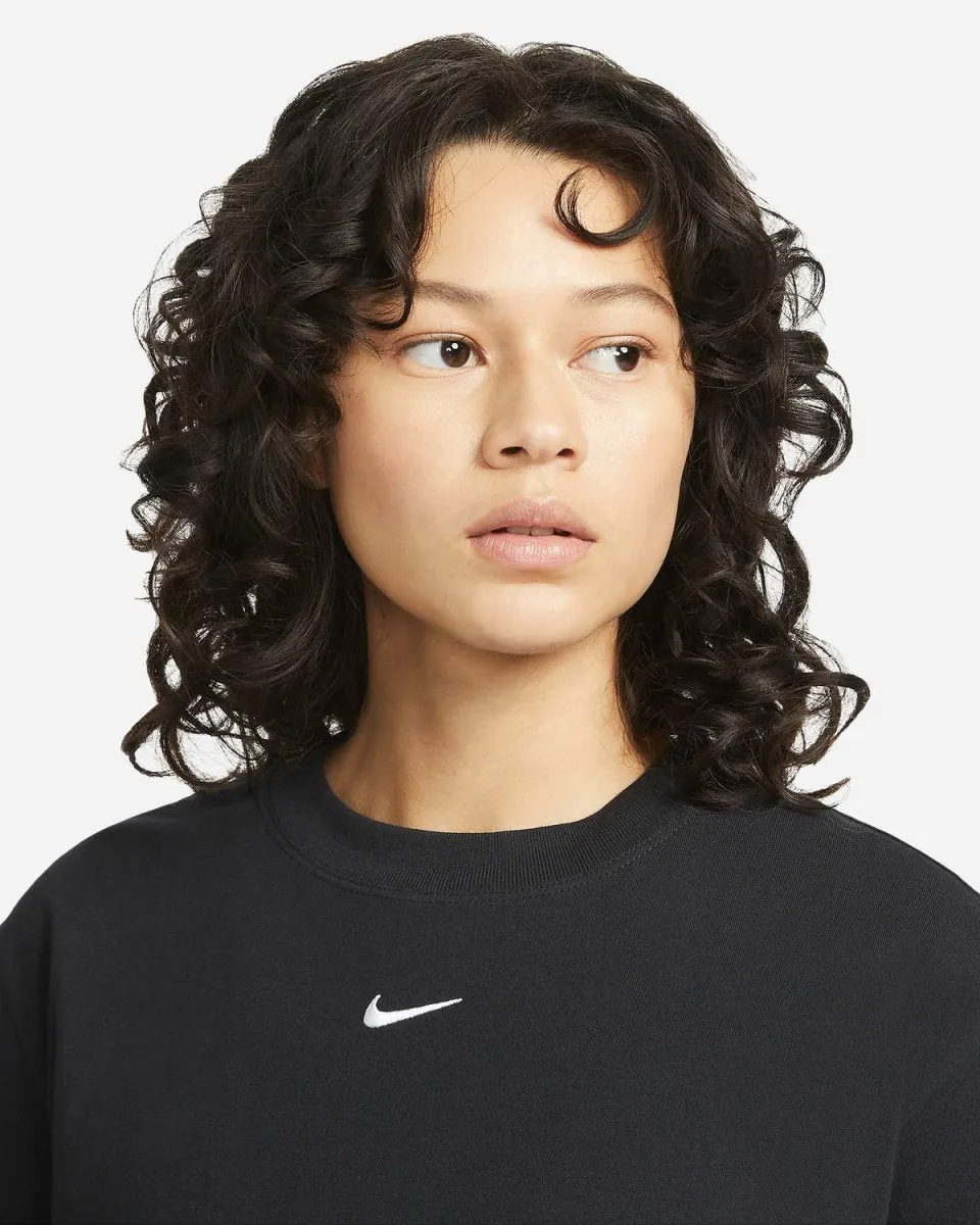 Nike Sportswear Essential Women's T-Shirt - Black