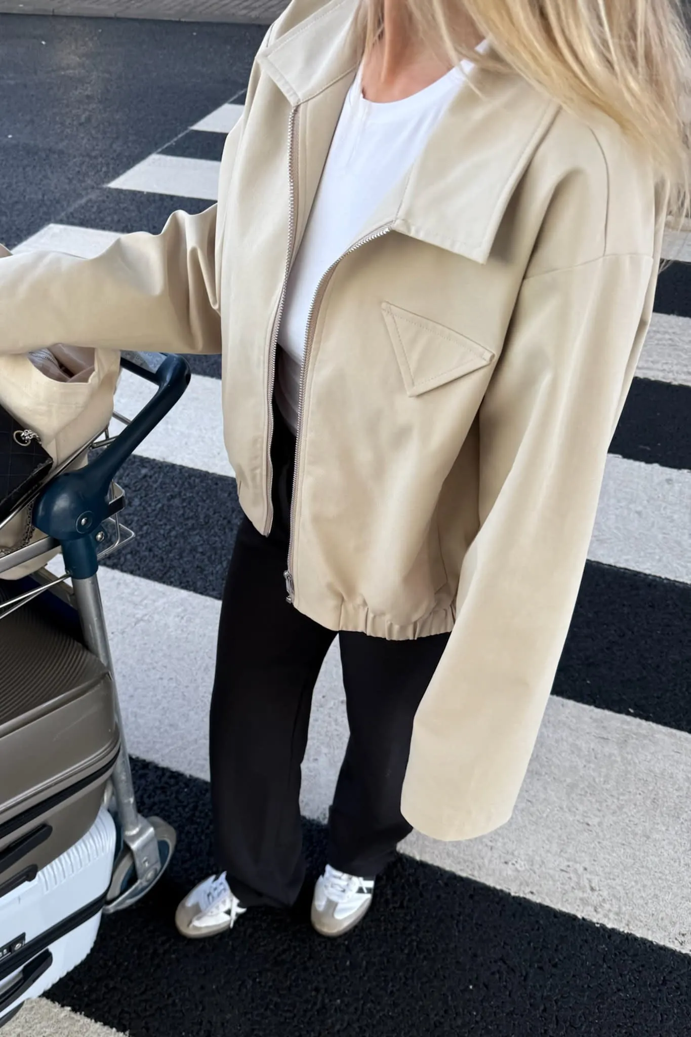 SarahIC Kort Jakke - Beige