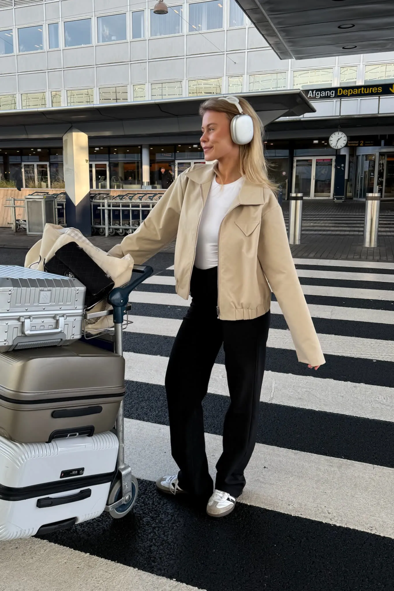 SarahIC Kort Jakke - Beige