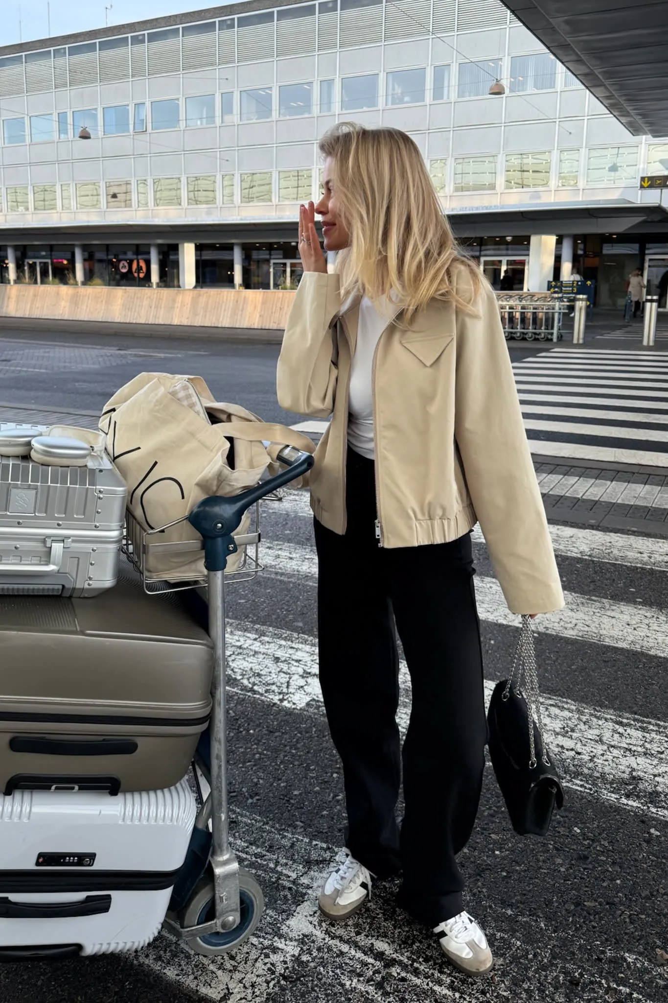 SarahIC Kort Jakke - Beige