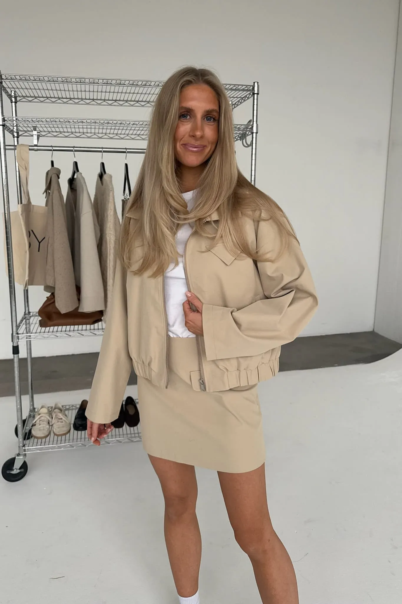 SarahIC Kort Jakke - Beige