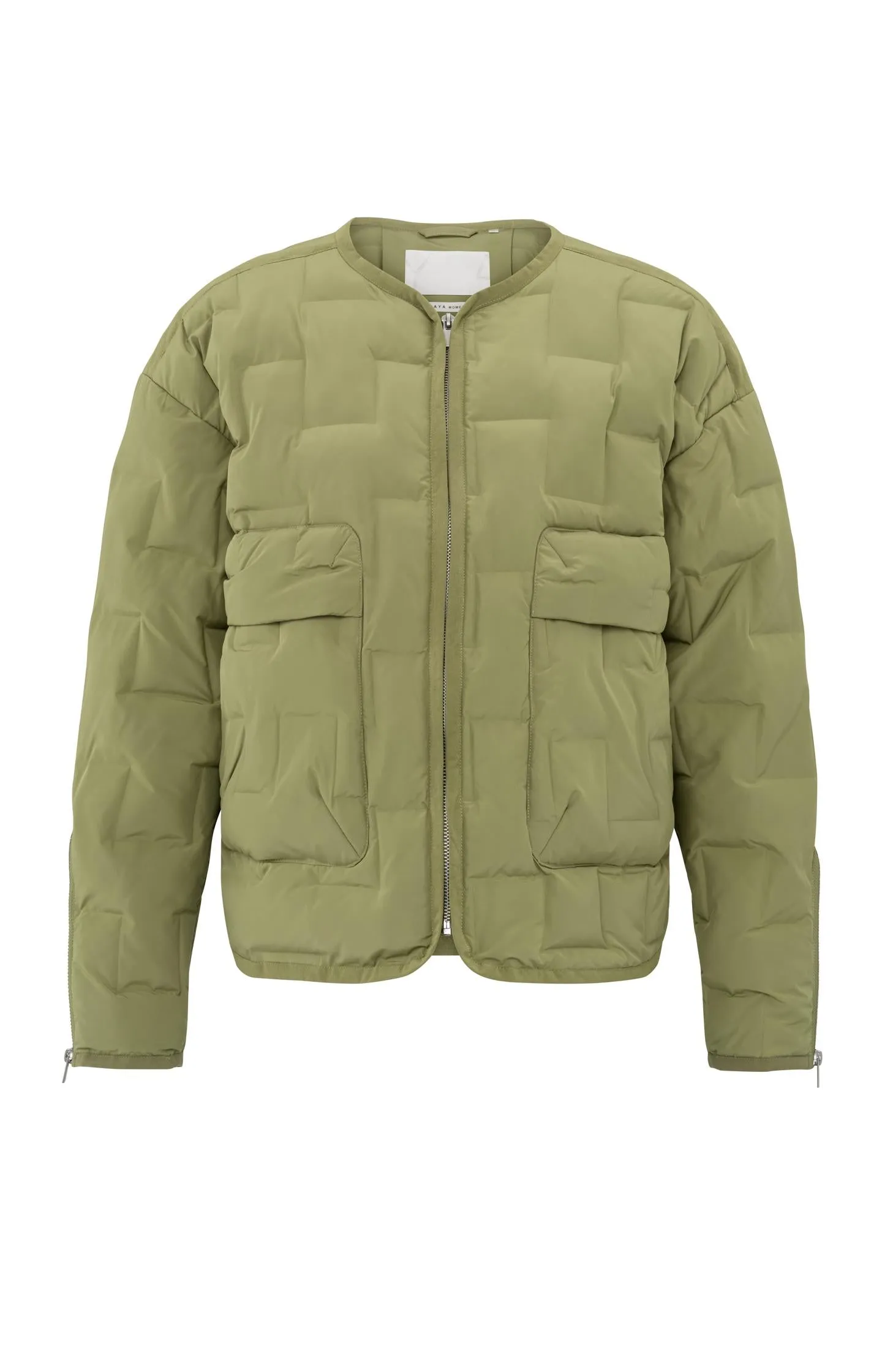 Short quilted jacket with pockets and zipper closure
