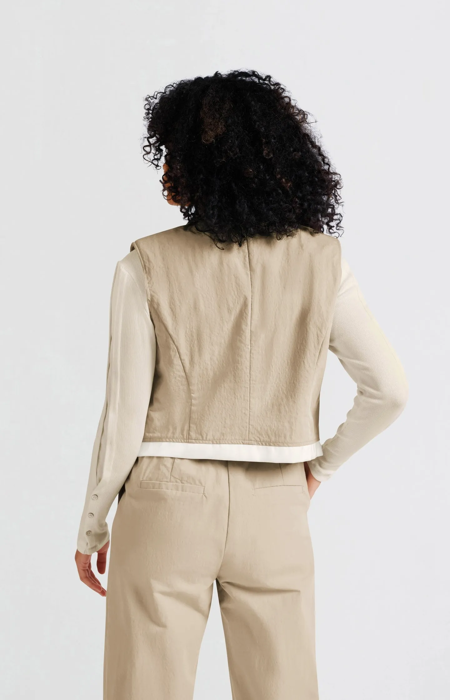 Sleeveless cotton gilet with contrasting details