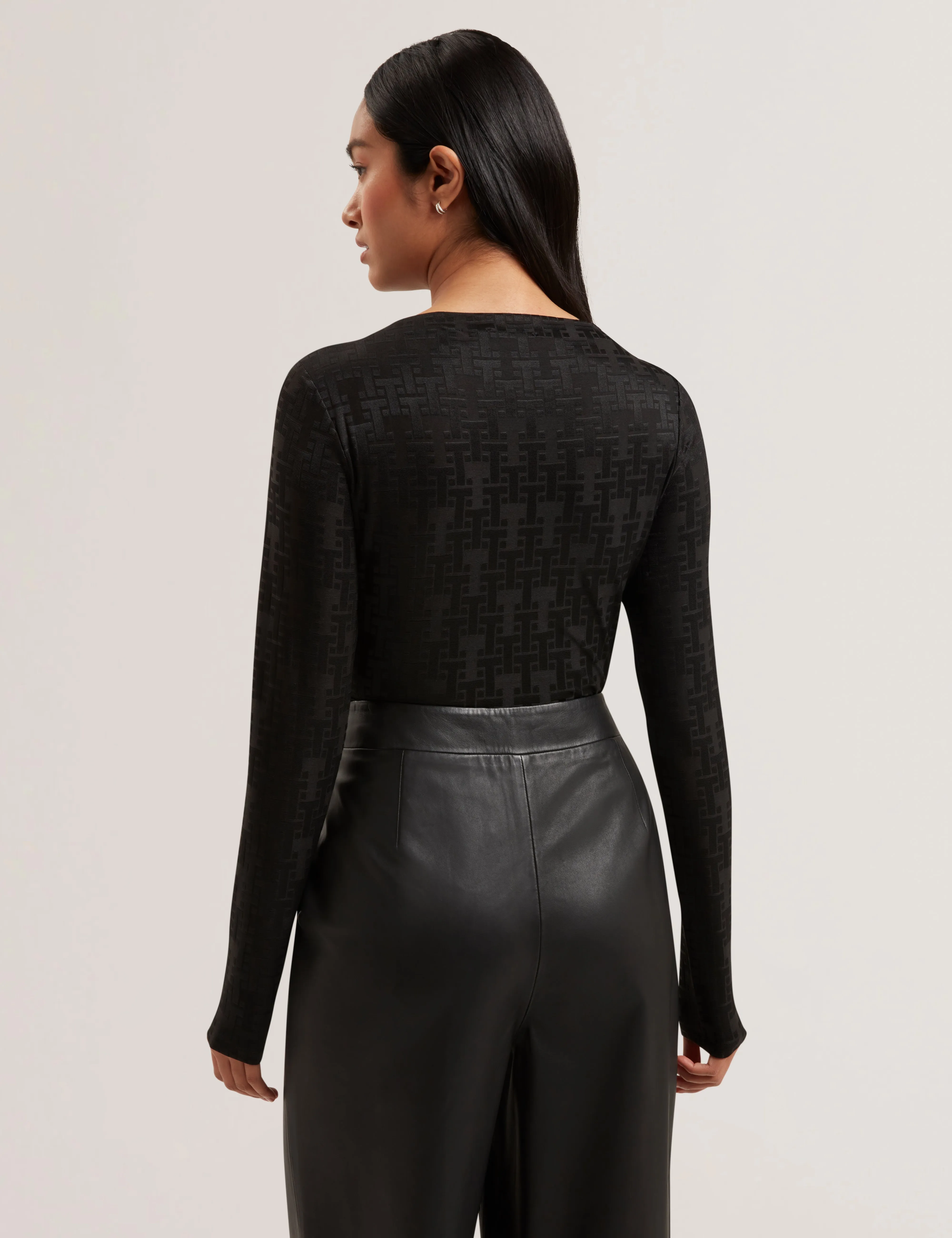 Taliha Jacquard T Long Sleeve Fitted Top Black