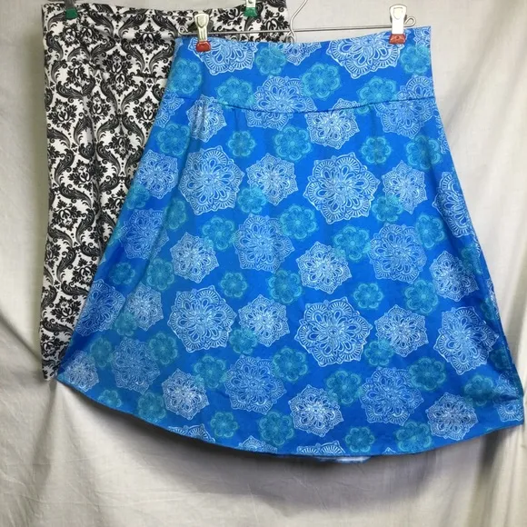Tranquility Set of 2 Skirts Black/White &amp; Blue/White Elastic Waist Skirts Sz M