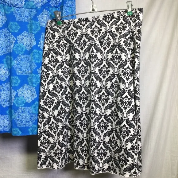 Tranquility Set of 2 Skirts Black/White &amp; Blue/White Elastic Waist Skirts Sz M