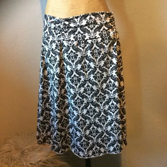 Tranquility Set of 2 Skirts Black/White &amp; Blue/White Elastic Waist Skirts Sz M