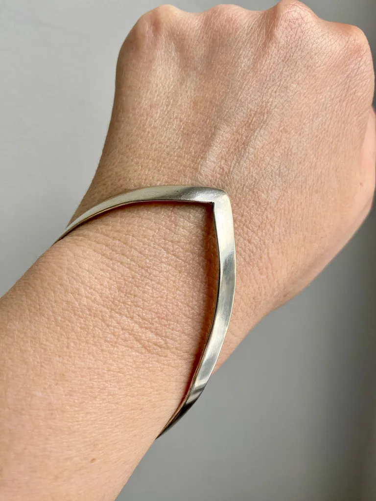 Vintage double-wishbone style bangle in solid sterling silver - 8 inch interior