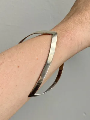 Vintage double-wishbone style bangle in solid sterling silver - 8 inch interior